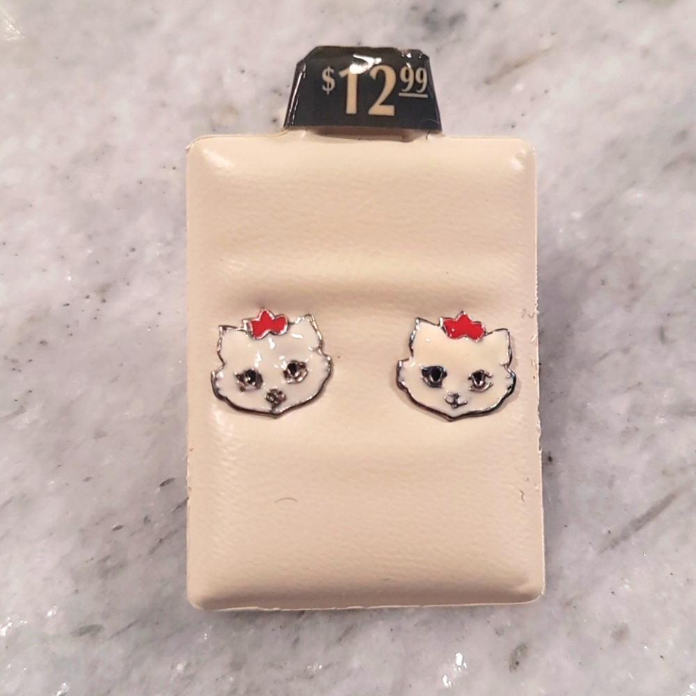 Piercing Pagoda cat earrings